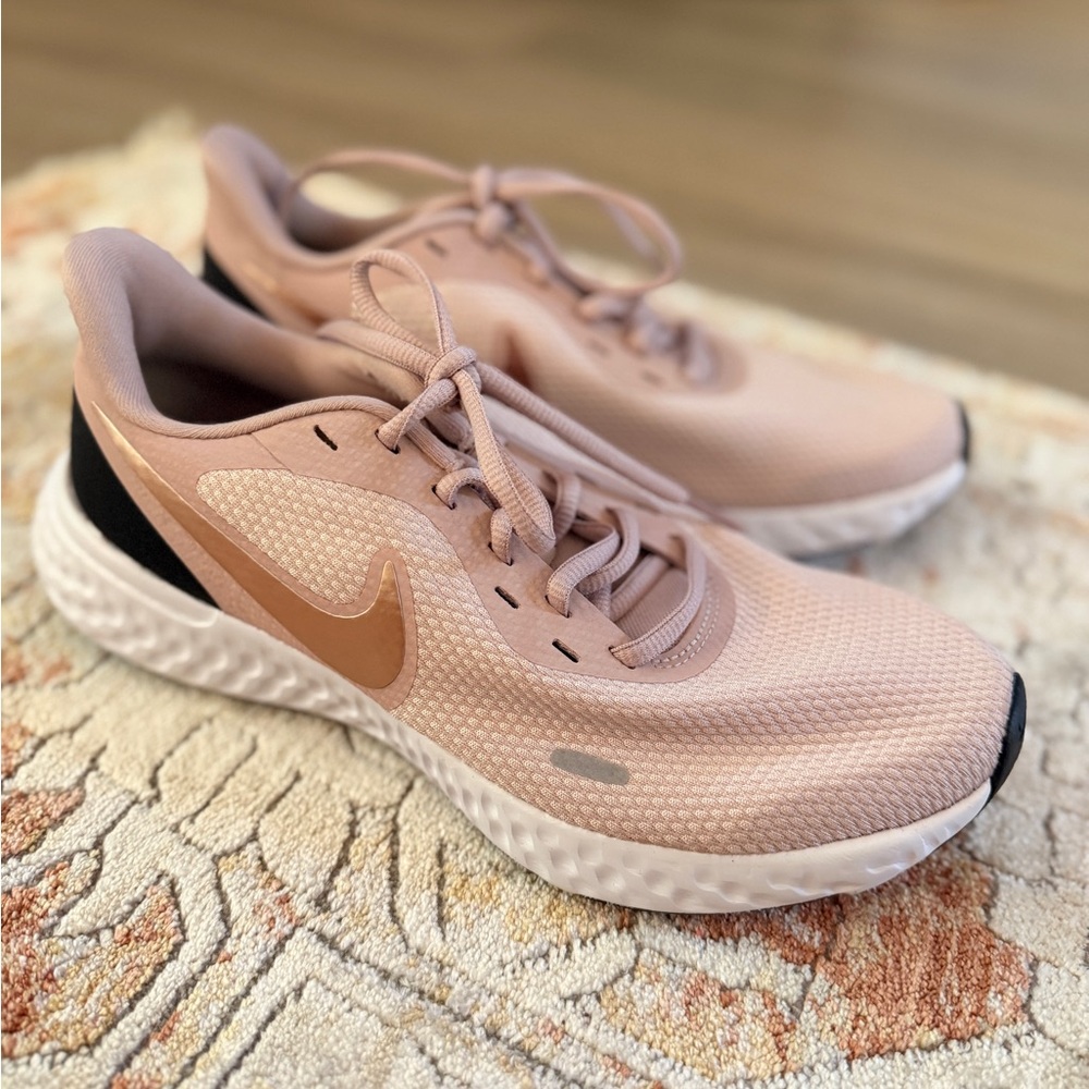 Nike Pink Athletic Shoes with Breathable Mesh
